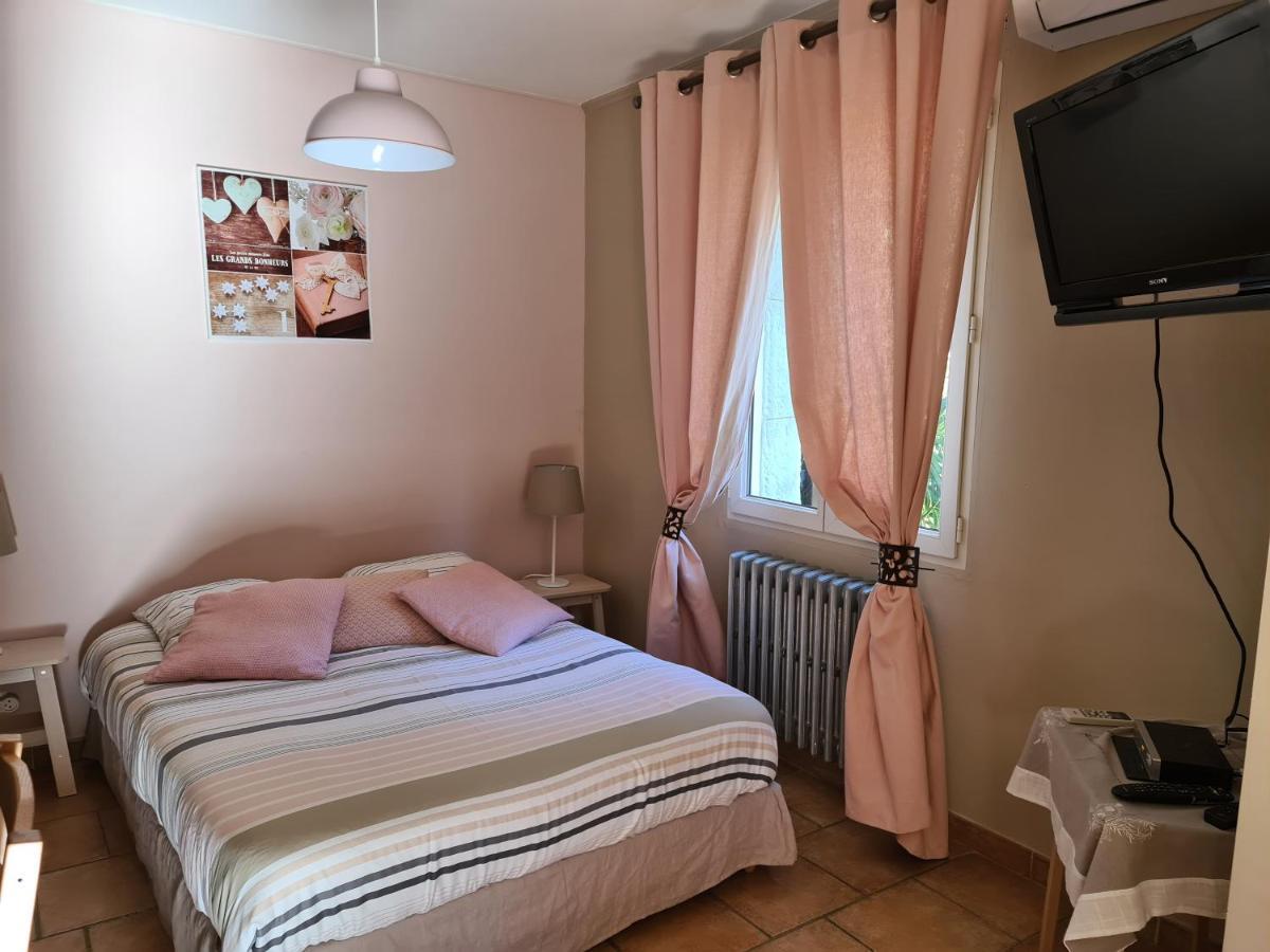 Appartements Dans Villa Privee Avec Piscine, Jardin, Parking Clos, Wifi, Climatisation Meyreuil Buitenkant foto