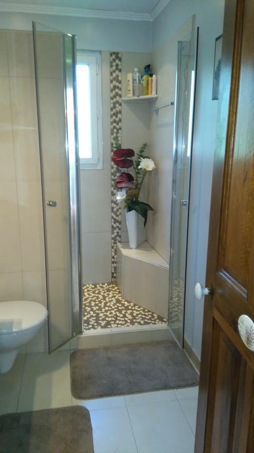 Appartements Dans Villa Privee Avec Piscine, Jardin, Parking Clos, Wifi, Climatisation Meyreuil Buitenkant foto