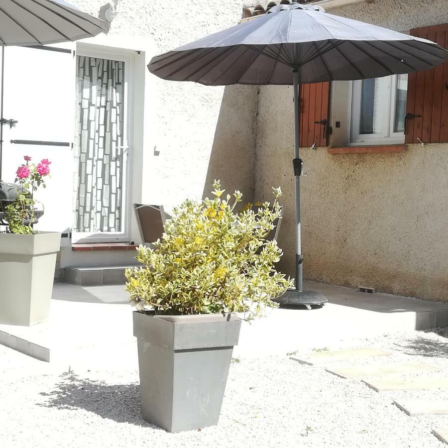 Appartements Dans Villa Privee Avec Piscine, Jardin, Parking Clos, Wifi, Climatisation Meyreuil Buitenkant foto